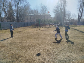 "ДВОРОВЫМ ИГРАМ — БЫТЬ!".