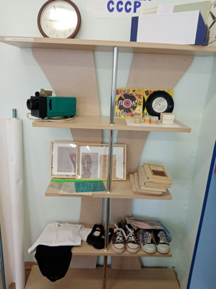 Представление экспозиции "Школьные атрибуты времен СССР".