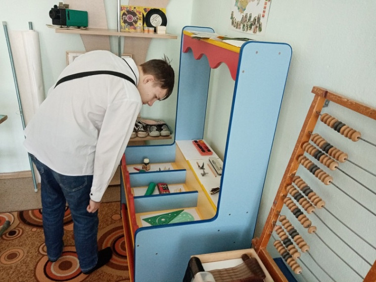 Представление экспозиции "Школьные атрибуты времен СССР".