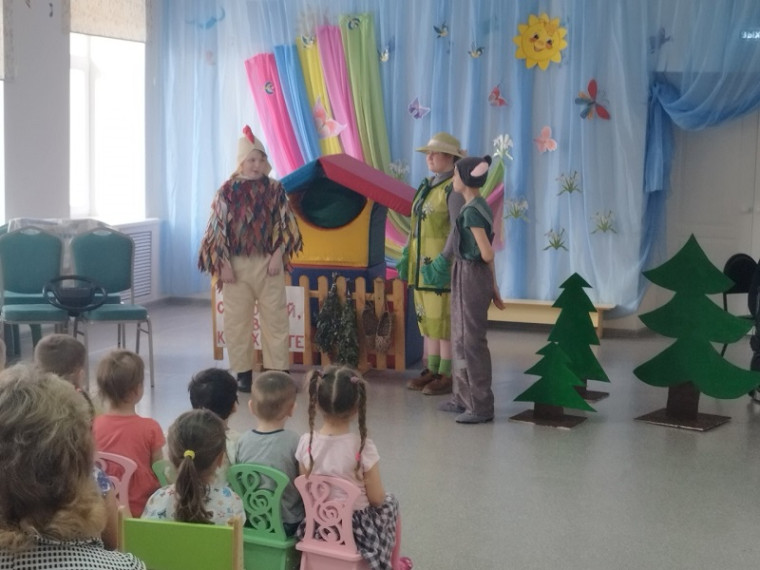 Гастроли школьного театра.