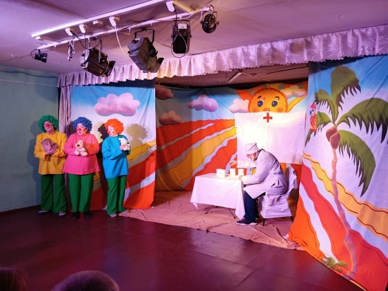 Спектакль "Айболит и Бармалей".