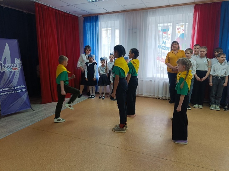 Смотр строя и песни.